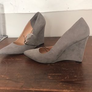 EXPRESS Heels 9 Gray Suede